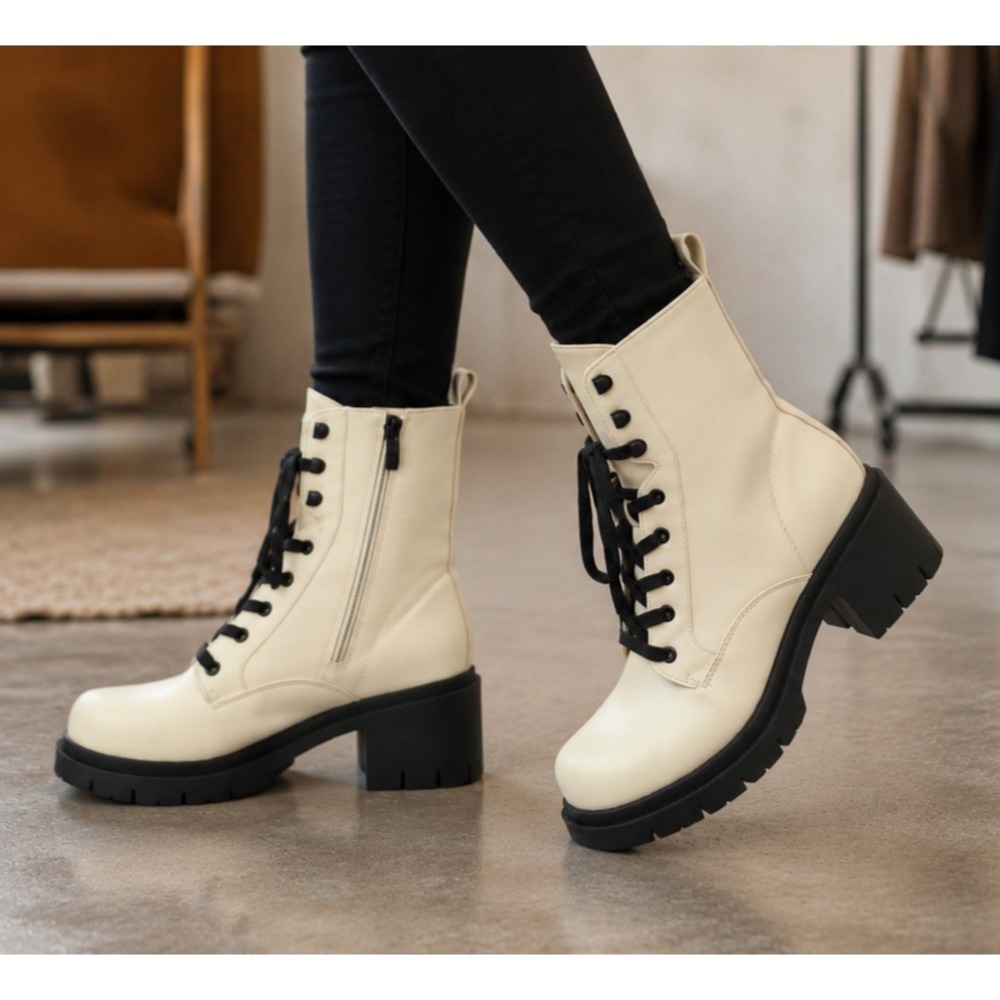Nine West Juna Ivory Lace-Up Boots Chunky Block Heel New Size 9